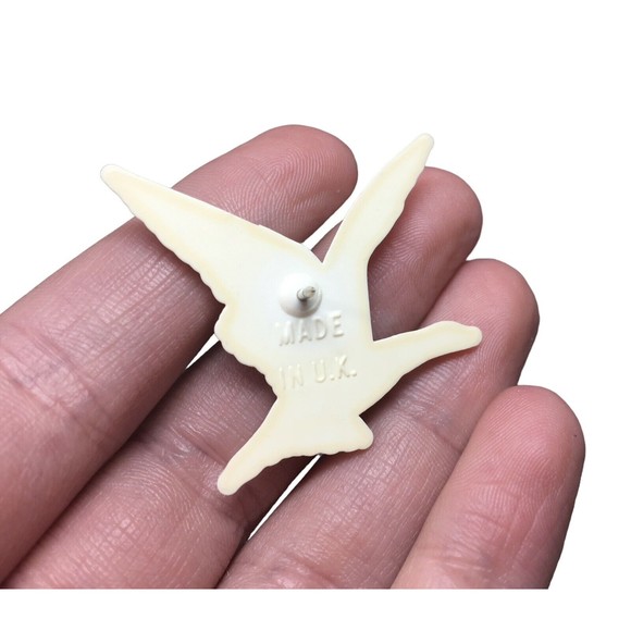 Vintage Made In UK Plastic Pin Brooch Badge Mod Bird Goose - Picture 7 of 8